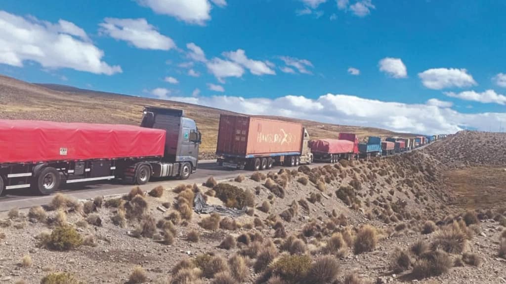 El paso de carga boliviana cae en 60% por la restricción horaria en Pisiga-Colchane 1783421413666