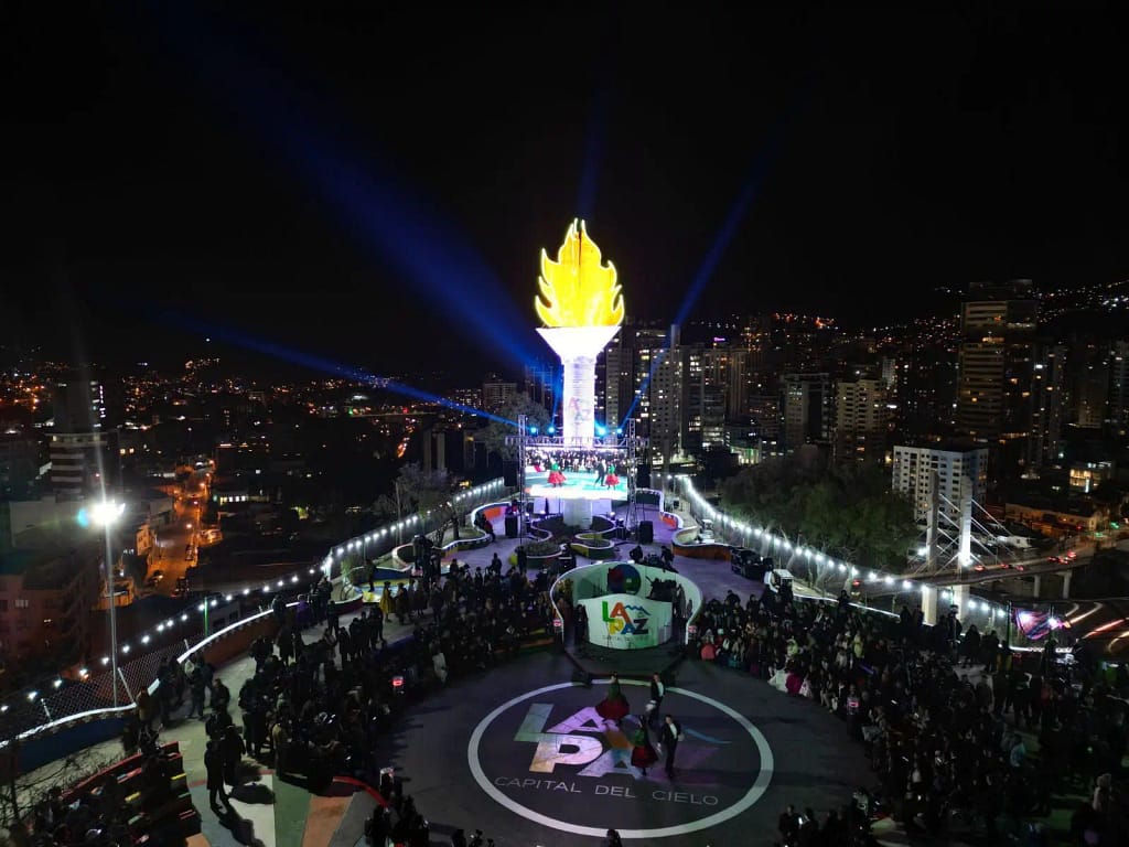 La Paz enciende la tea de las Fiestas Julias y presenta la marca ciudad: ‘Capital del cielo’ Tea 1
